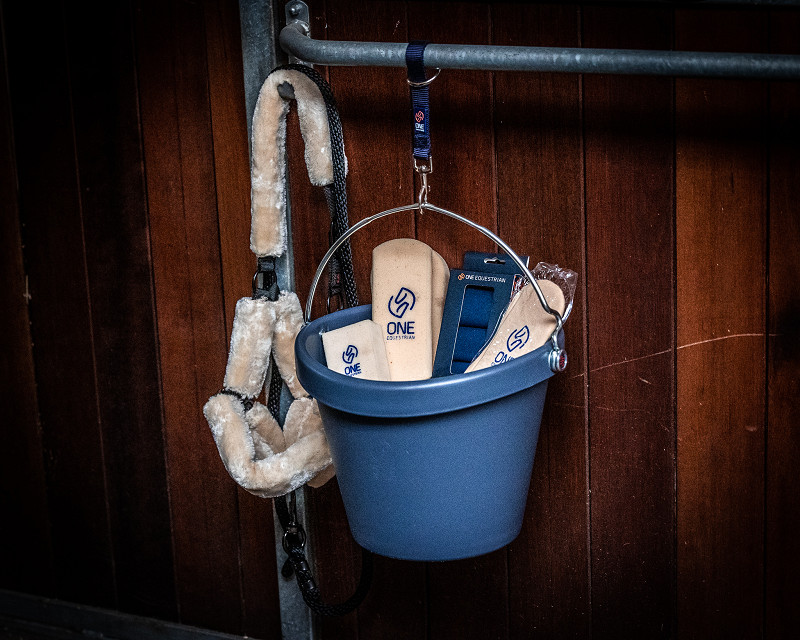 One Equestrian Eimer One Bucket navy